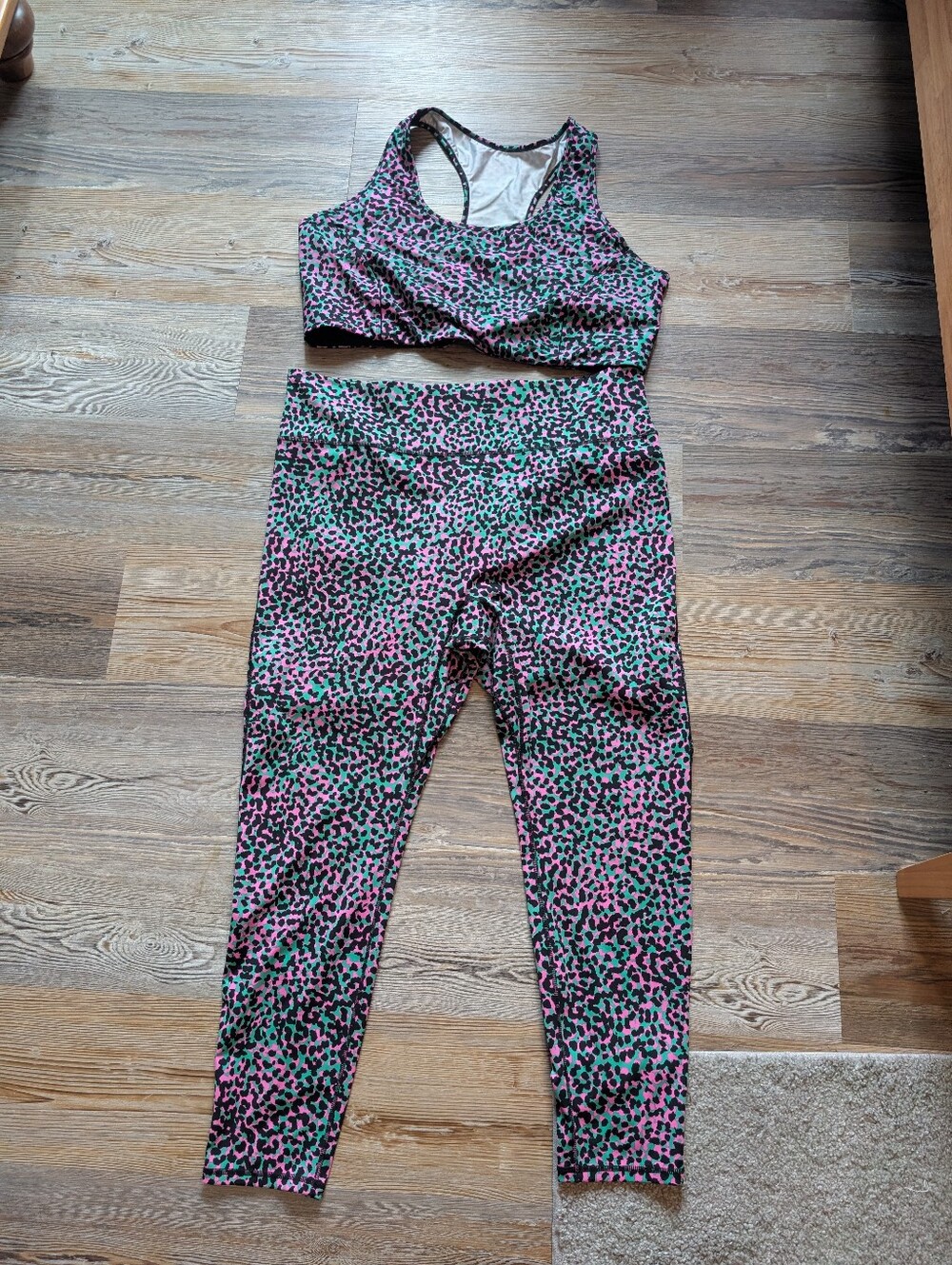 Fabletics Legging And Sports Bra Set Pink And Aqua Cheetah Leopard
